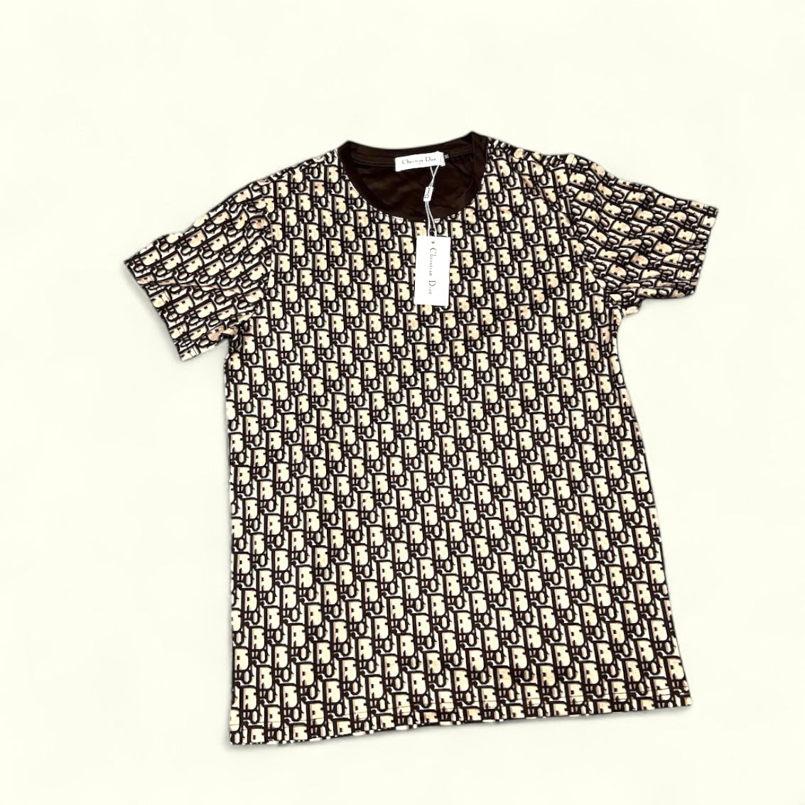 Men wearing Dior T-Shirt and Short summer set stylish and comfortable